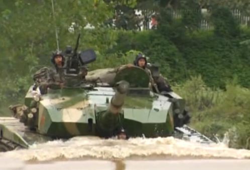 中国评论新闻:中国99坦克用炮射激光导弹 军方