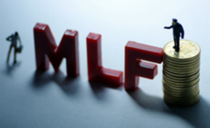 中国评论新闻:央行首次上浮MLF利率10个基点