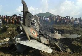 印度一架教练机坠毁飞行员受伤