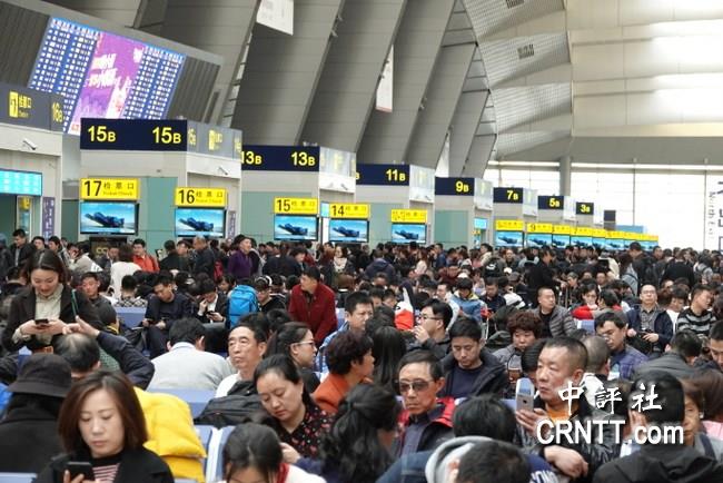 中评镜头：来到北京南站　才知火车站有多大