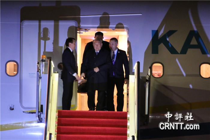 哈萨克斯坦首任总统抵京　将出席带路峰会