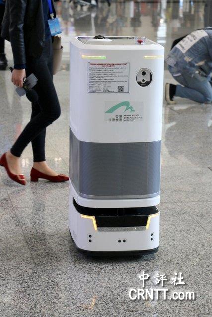 中评镜头：香港机场场控就靠卡哇伊机器人
