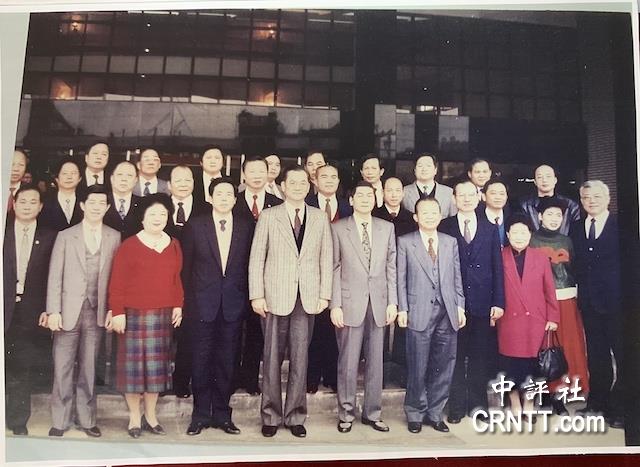 中评镜头：韩国瑜30年照片曝光　同框连战