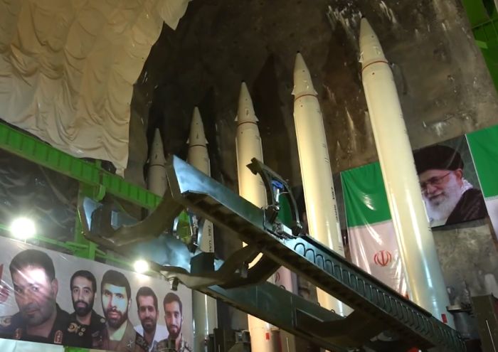 伊朗公开地下导弹基地　连续发射装置亮相