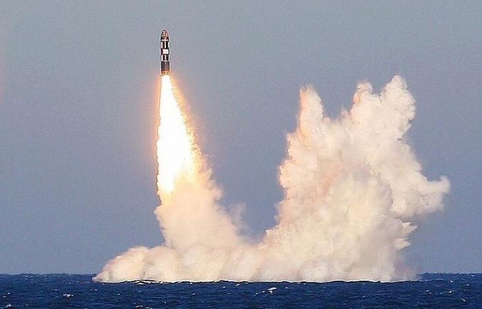 俄潜艇连射4枚布拉瓦洲际导弹　美媒感叹