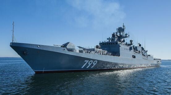 俄军舰在黑海水域举行演习：消灭假想目标
