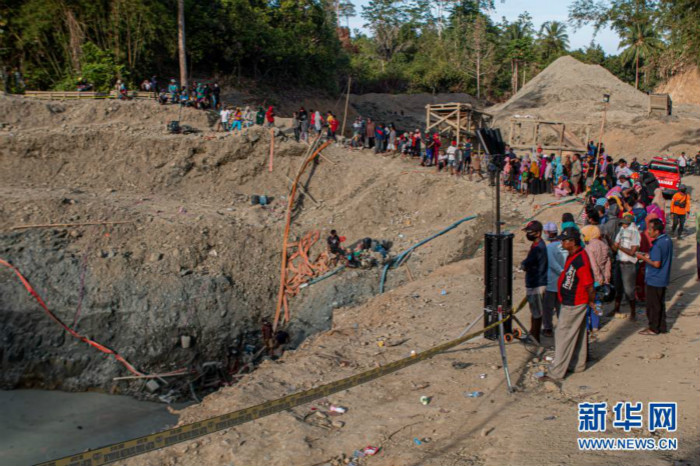 印尼一金矿垮塌致3人死亡、5人失踪