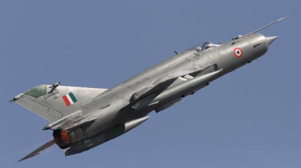 今年第2起！印空军一架米格21战机坠毁