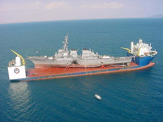 美媒：伊朗威胁对美军基地发动科尔军舰式袭击