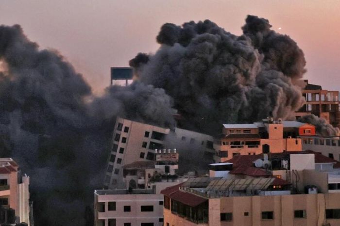以军对加沙发动密集空袭　以色列防长放话