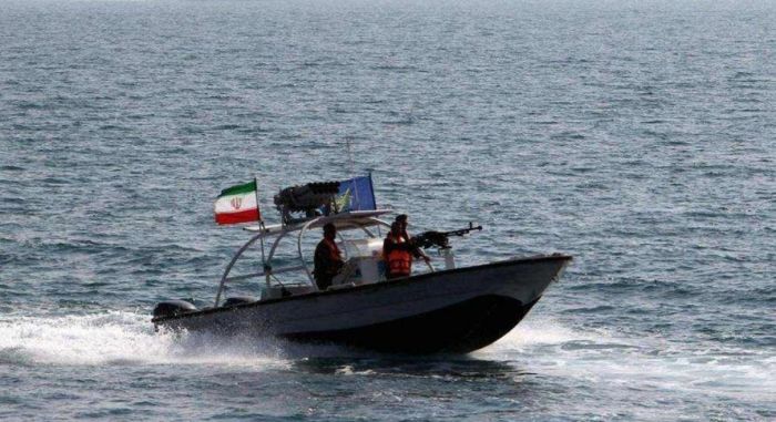 伊朗舰艇挑衅美军？伊朗回应