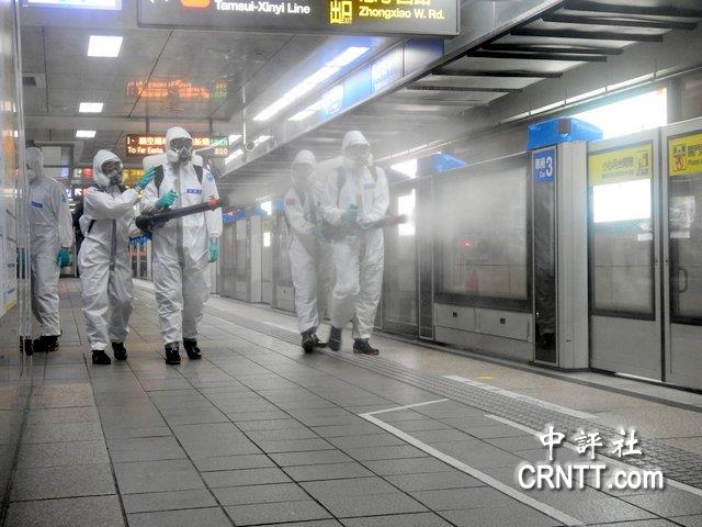 化学兵消毒台北车站　乘客惊讶纷纷走避