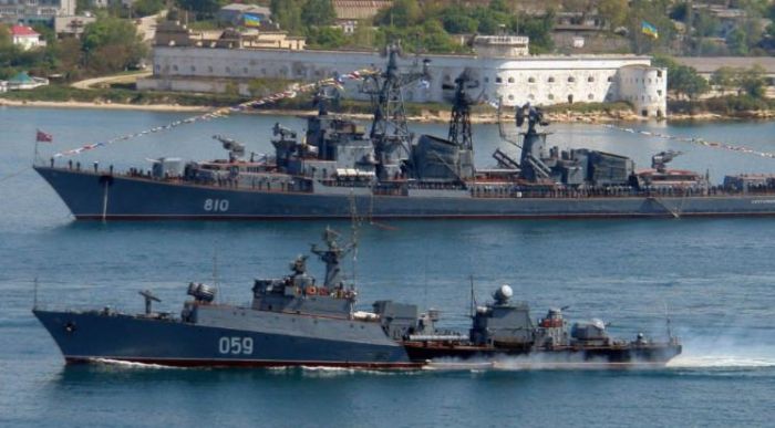 俄黑海舰队在克里米亚举行大规模军演