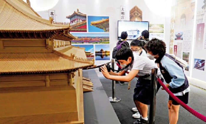 香港学生参观“太和殿”　惊叹好吸引
