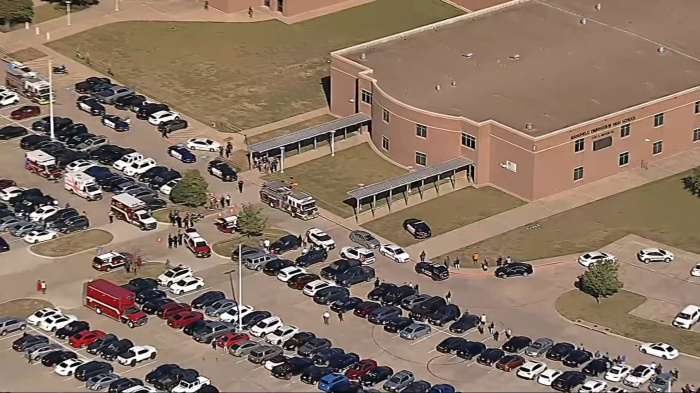 美国得克萨斯州一高中发生枪击事件