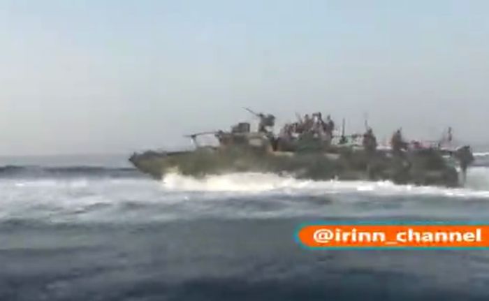 伊朗革命卫队公布在波斯湾拦截美国快艇视频