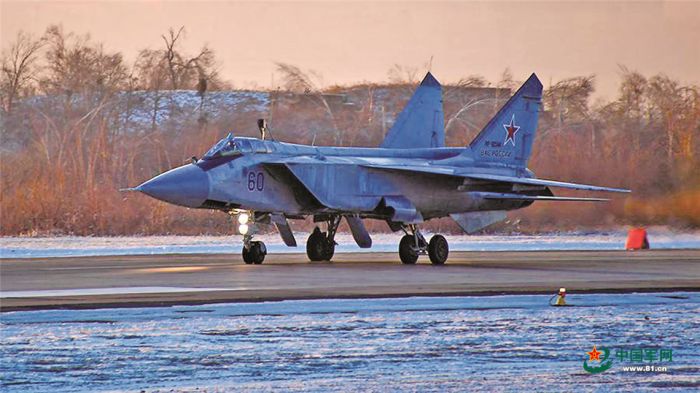 俄加紧改建北极地区军用机场