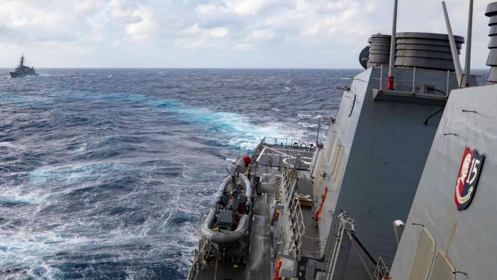 美舰穿航台湾海峡　东部战区回应