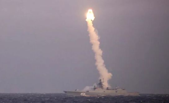 普京：俄美在核武器方面均势　俄领先新武器