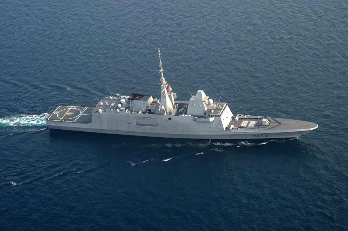俄罗斯舰队追踪黑海海域法国军舰