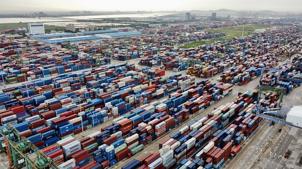 社评：中国对外贸易空前活跃 应居安思危