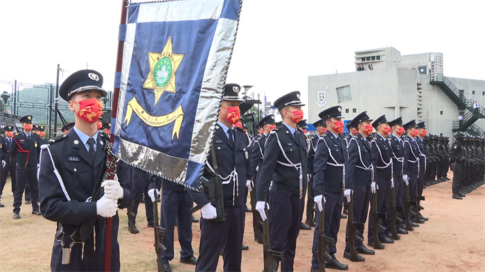 澳门举行升旗和检阅仪式庆祝中国人民警察节