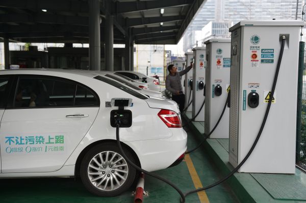 社评：呈现“井喷”行情的中国新能源车