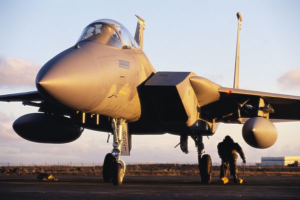 美媒：日本启动F-15战机升级项目