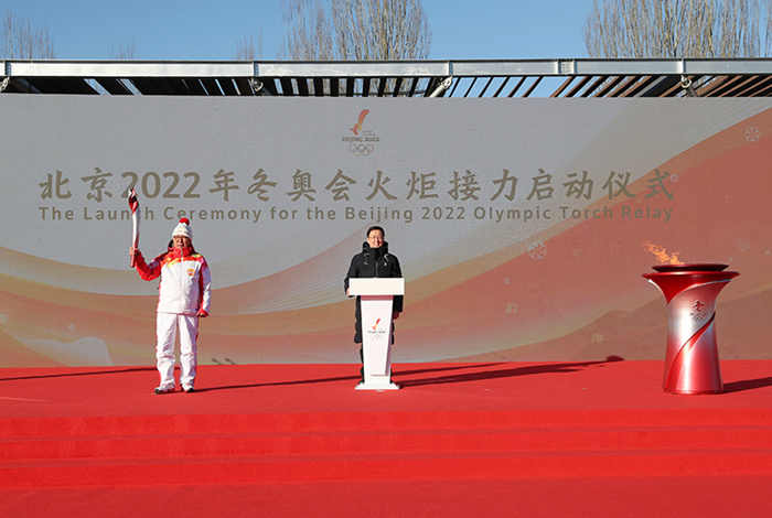 北京冬奥火炬接力　韩正点燃火炬并宣布启动