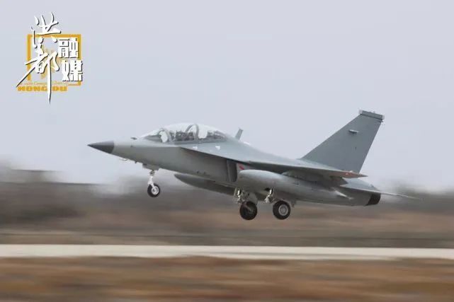 阿联酋宣布将采购中国战机　印媒不高兴了