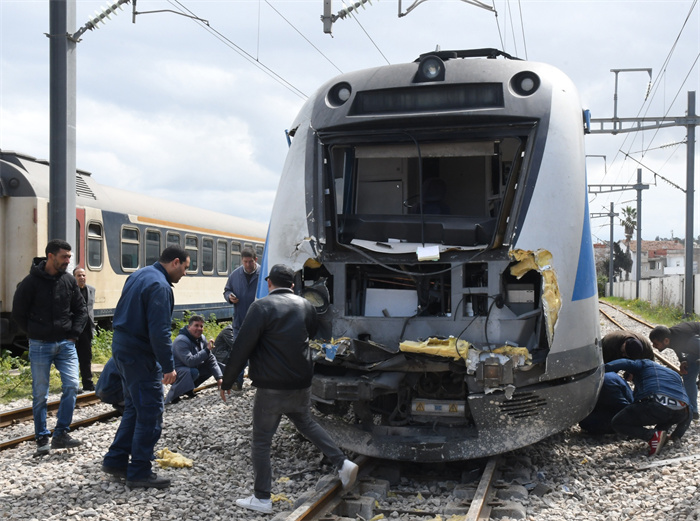 突尼斯发生列车相撞事故　已致95人受伤