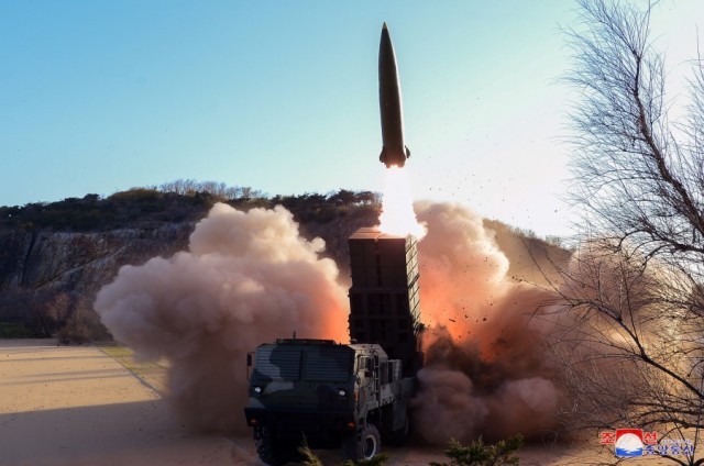 朝鲜宣布试射新型战术制导武器　金正恩观摩
