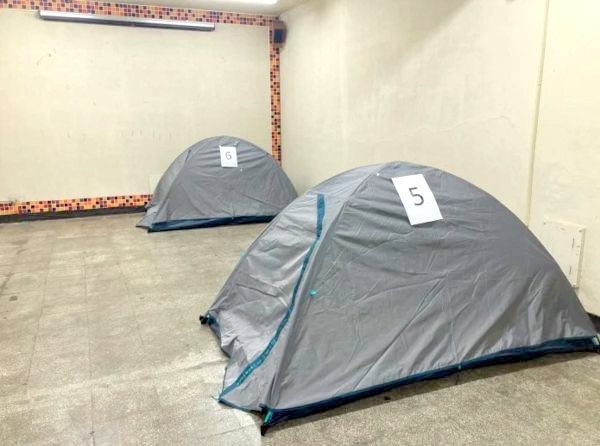 神奇！台大安排确诊学生在地下室搭帐篷隔离
