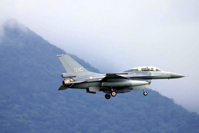 夏威夷“犁田”意外后　6架F16抵花莲构改