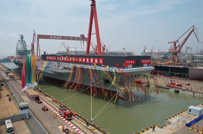 中国第三艘航空母舰下水，命名“福建舰”！