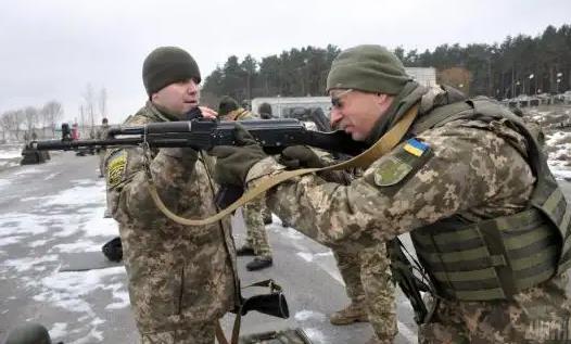 英国培训乌克兰士兵　将加大对乌军支持