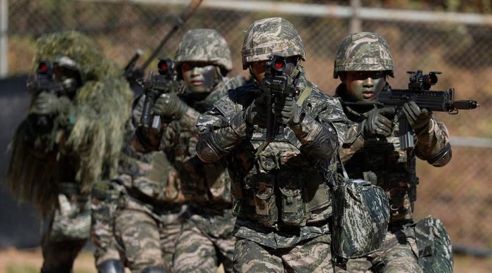 韩媒：韩国军队累计新冠确诊病例超20万