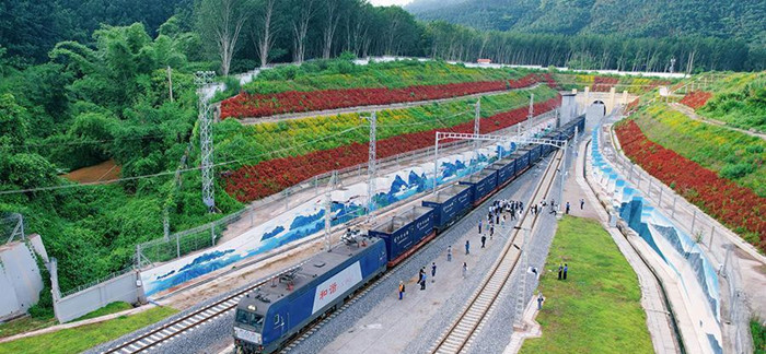 中老铁路国际联运货运量突破100万吨
