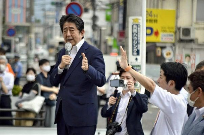 网评：安倍遇袭如何影响日本政坛？