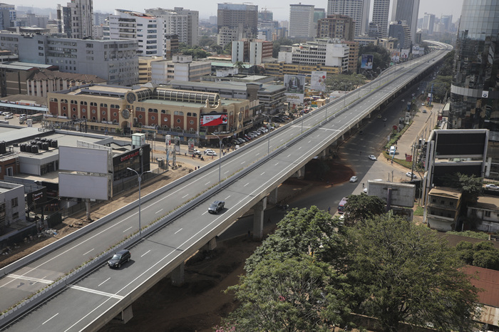 肯尼亚总统称赞中企建设的道路项目