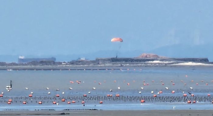 韩国一架F4战机坠海　飞行员跳伞画面曝光