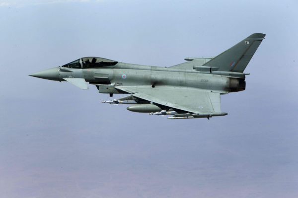 英国将斥资28亿美元升级部分“台风”战斗机
