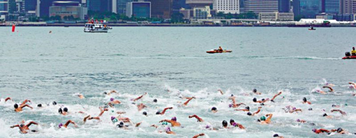 香港政府限500人参赛 维港泳恐停办