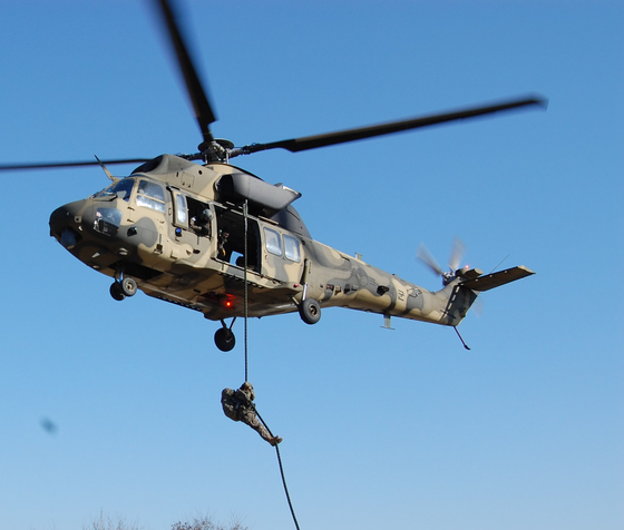 突发！韩国两架国产军用直升机相撞