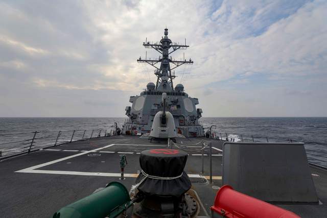 美国第7舰队脸书刊登美加2军舰通过台海
