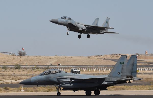 美媒：沙特和阿联酋加强武器采购壮大海空军
