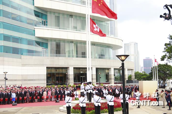 中评现场：国庆73周年 香港金紫荆升旗