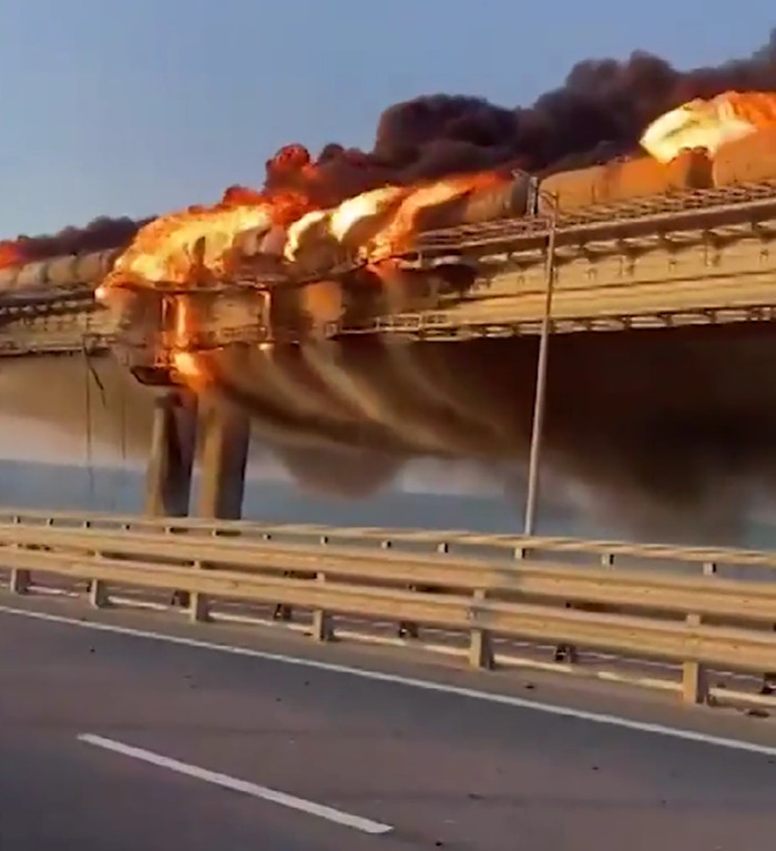 美国防部回应克里米亚大桥爆炸