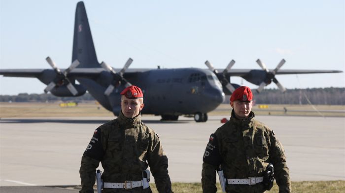 俄媒：波兰宣布将扩建美军基地