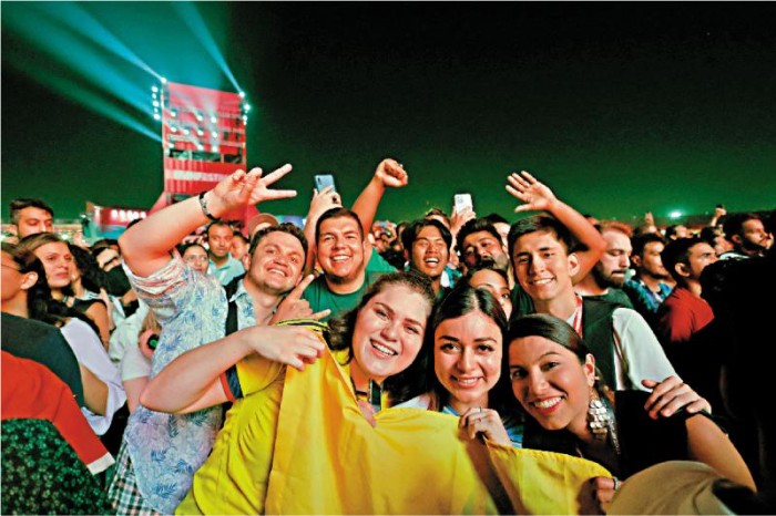 卡塔尔严密安保护航世界杯